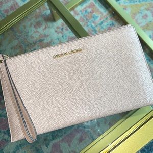 Michael Kors Wristlet Wallet - BLUSH pink